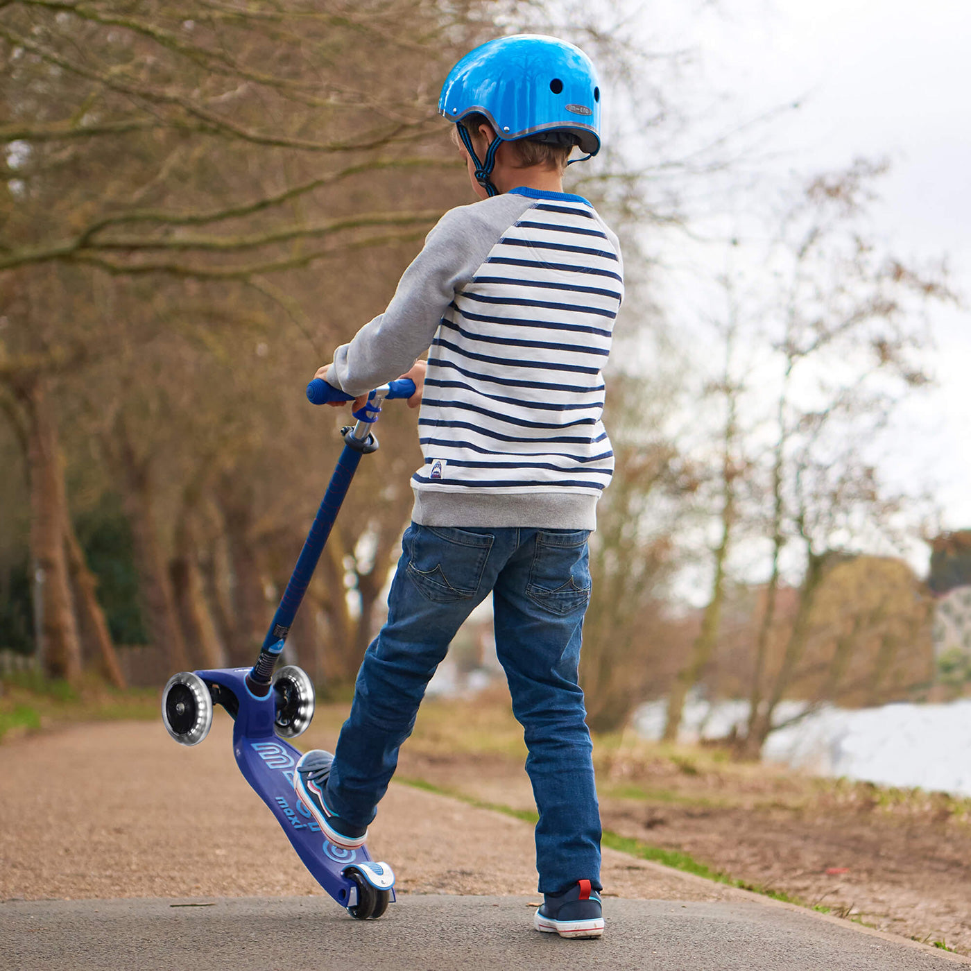 Micro Scooters Maxi Micro Scooter Deluxe LED - Blue – All Mamas Children