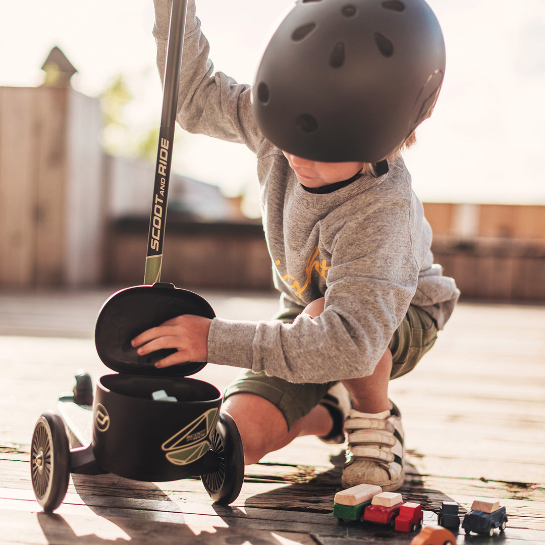Scoot and Ride Scooter - Highwaykick 2 Lifestyle in Green Lines - All Mamas Children