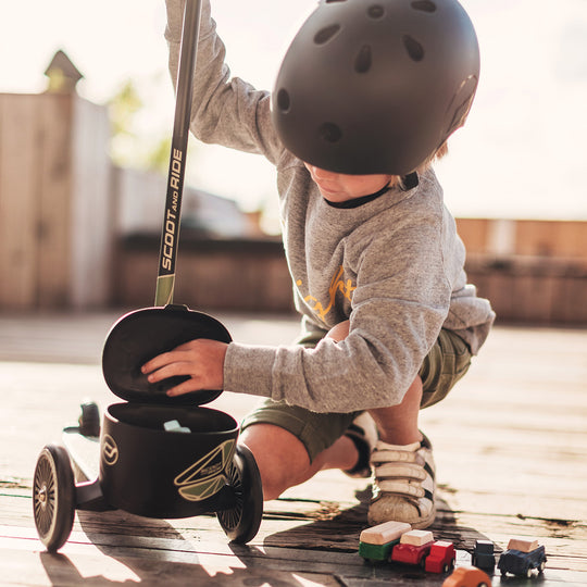 Scoot and Ride Scooter - Highwaykick 2 Lifestyle in Green Lines - All Mamas Children