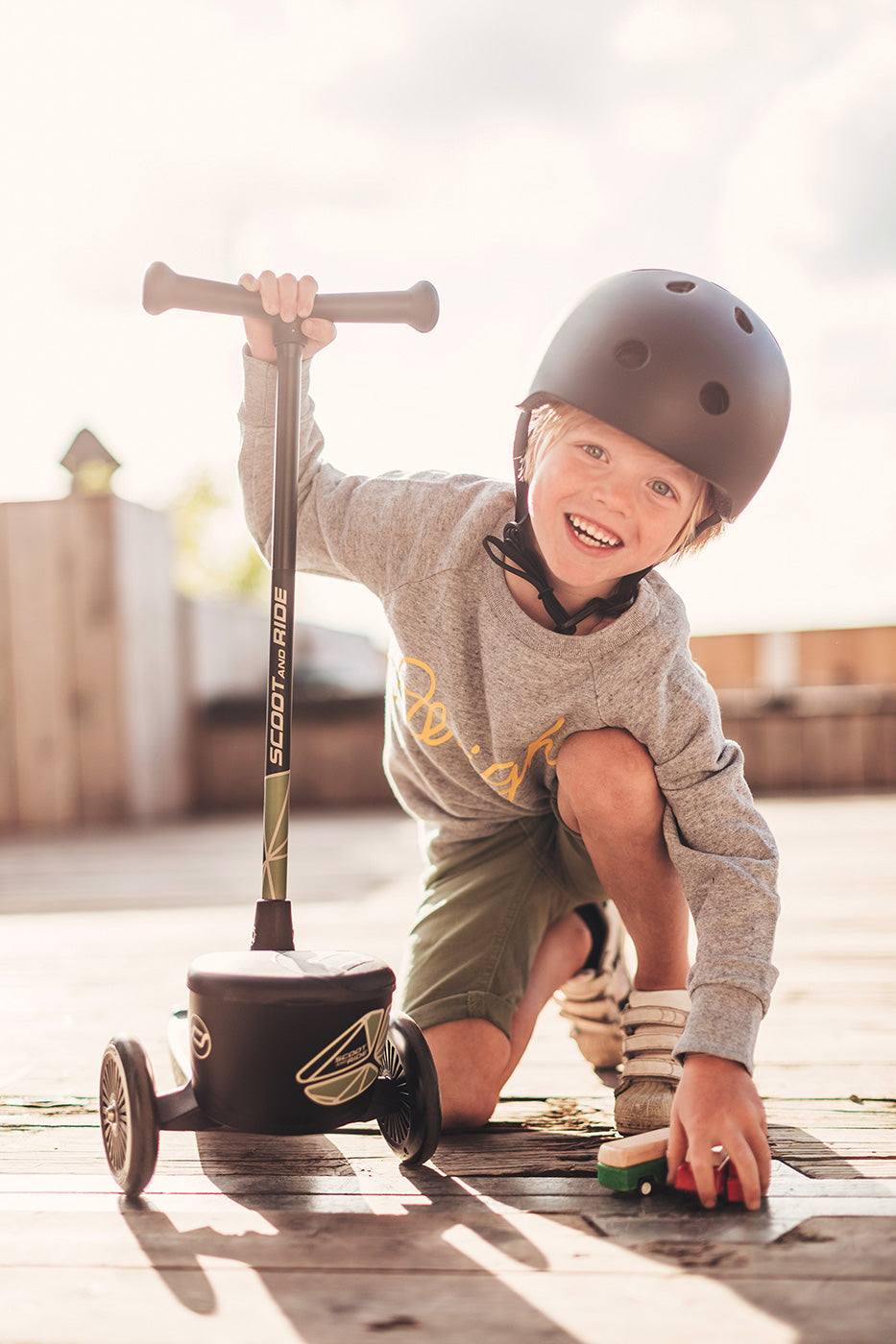 Scoot and Ride Scooter - Highwaykick 2 Lifestyle in Green Lines - All Mamas Children