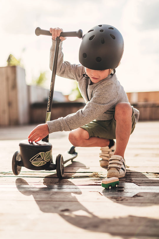 Scoot and Ride Scooter - Highwaykick 2 Lifestyle in Green Lines - All Mamas Children