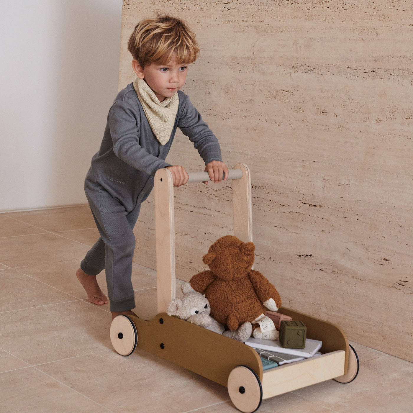 Push cart outlet for baby