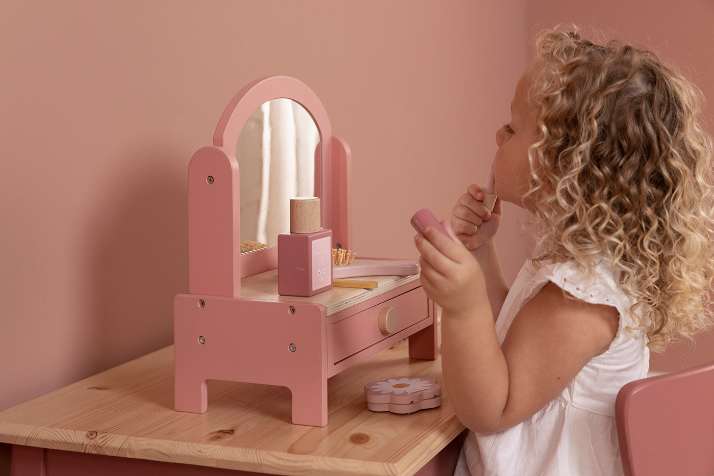Childrens play top dressing table