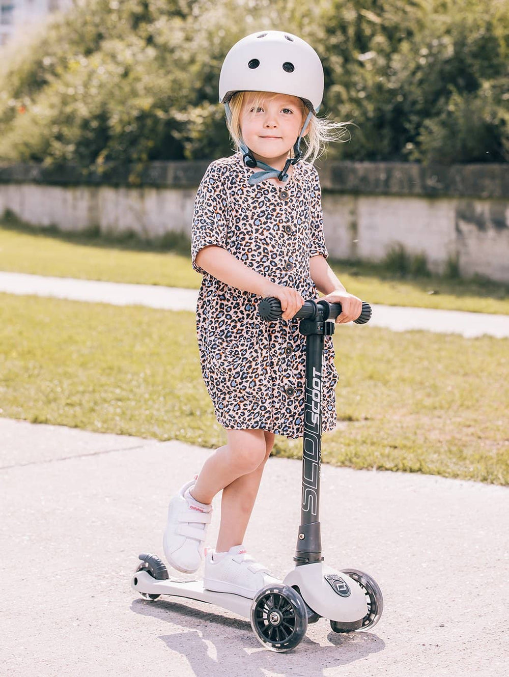 Scoot and Ride Scooter - Highwaykick 3 LED in Ash - All Mamas Children